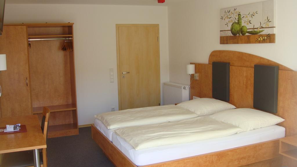 Hotel garni Hopfengold Wolnzach Exteriör bild