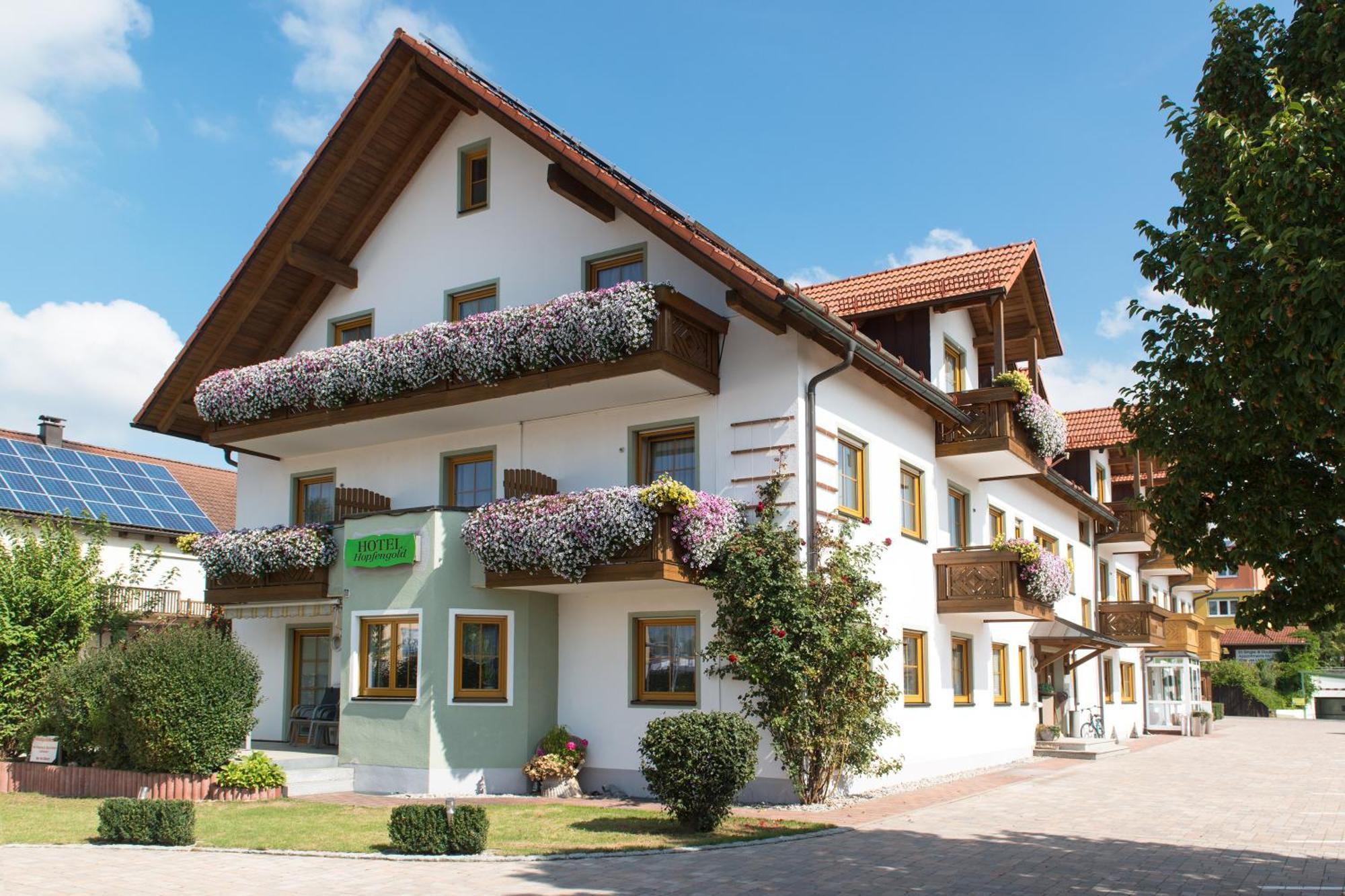 Hotel garni Hopfengold Wolnzach Exteriör bild