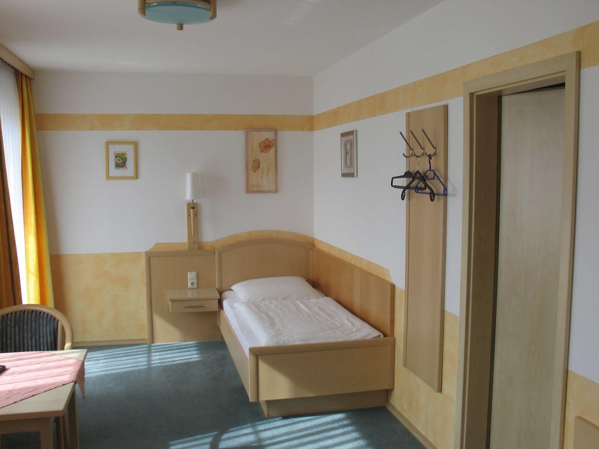 Hotel garni Hopfengold Wolnzach Exteriör bild