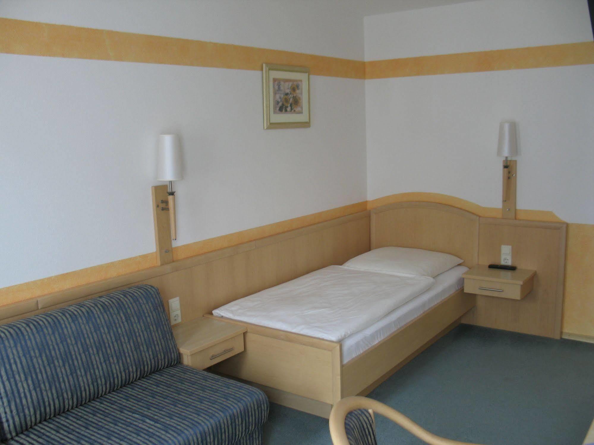Hotel garni Hopfengold Wolnzach Exteriör bild