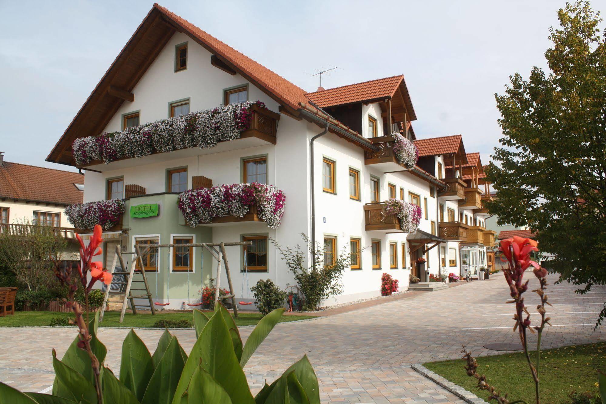 Hotel garni Hopfengold Wolnzach Exteriör bild