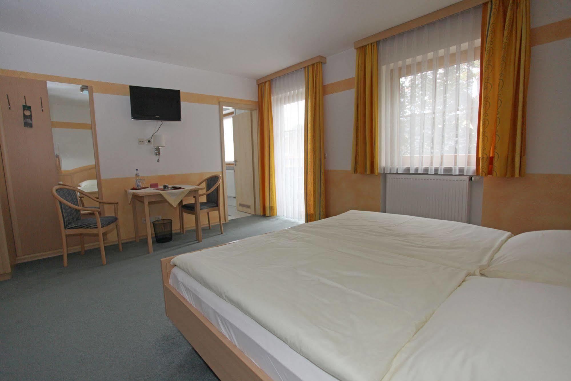 Hotel garni Hopfengold Wolnzach Exteriör bild