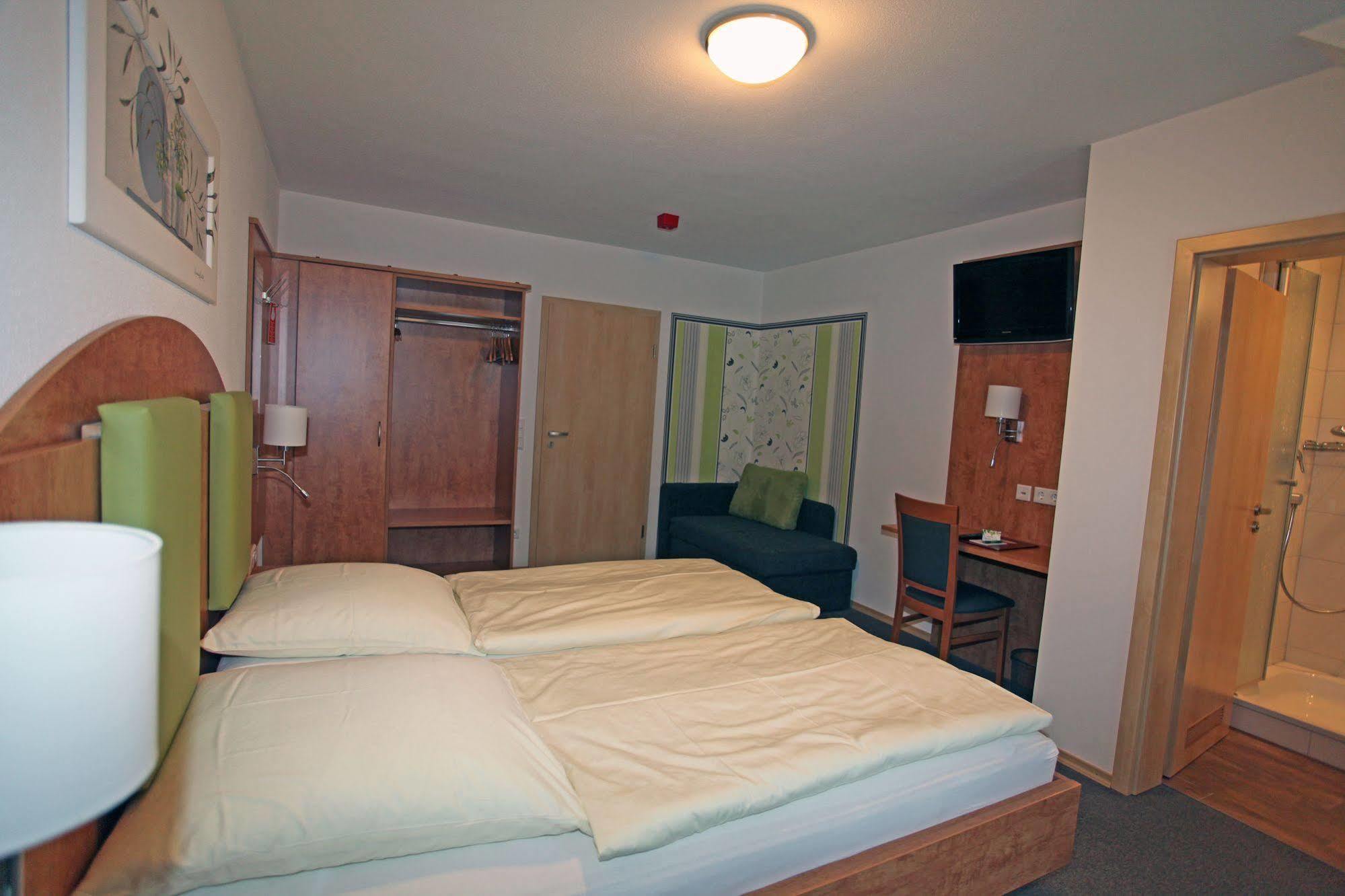 Hotel garni Hopfengold Wolnzach Exteriör bild