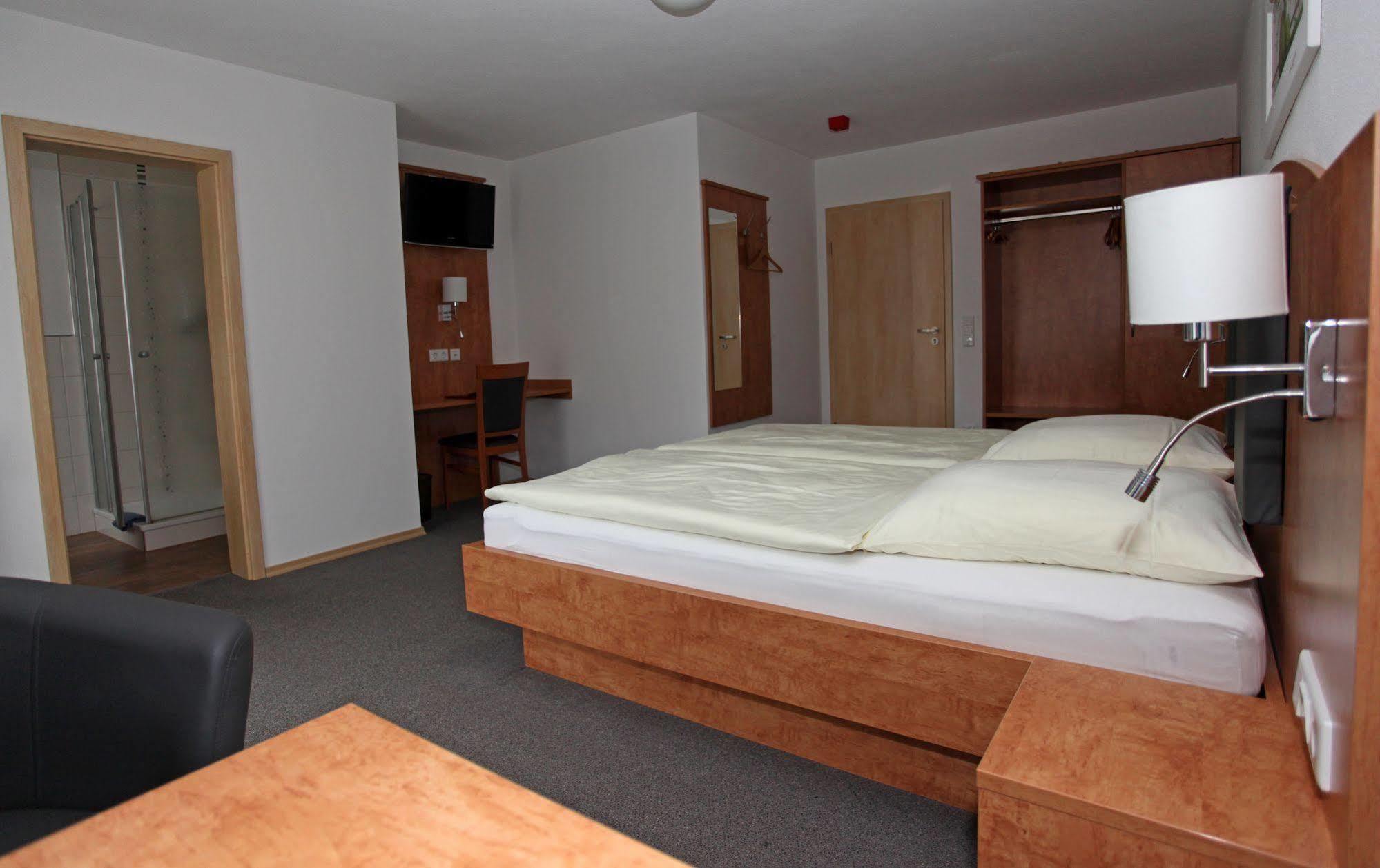 Hotel garni Hopfengold Wolnzach Exteriör bild