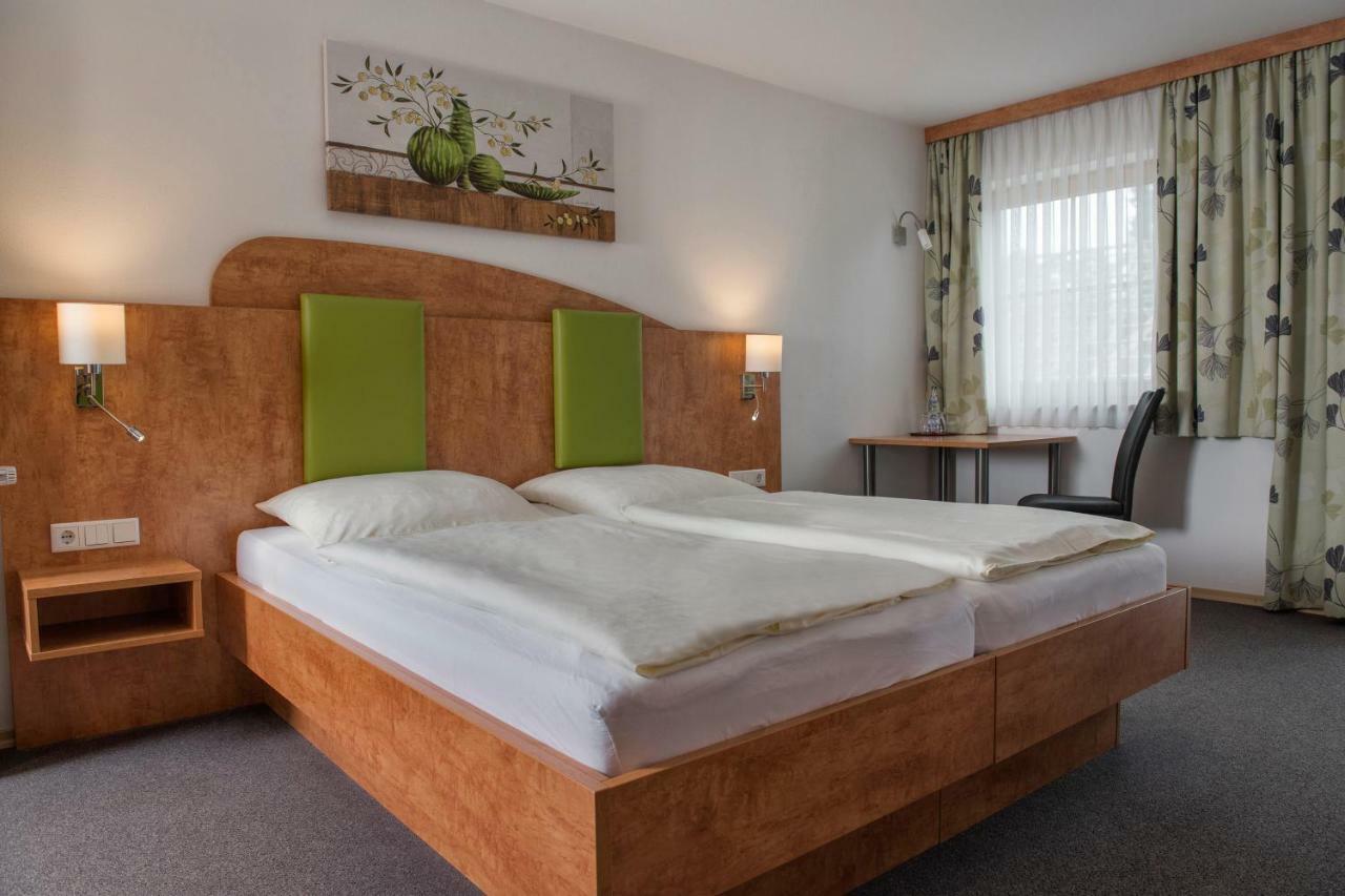 Hotel garni Hopfengold Wolnzach Exteriör bild