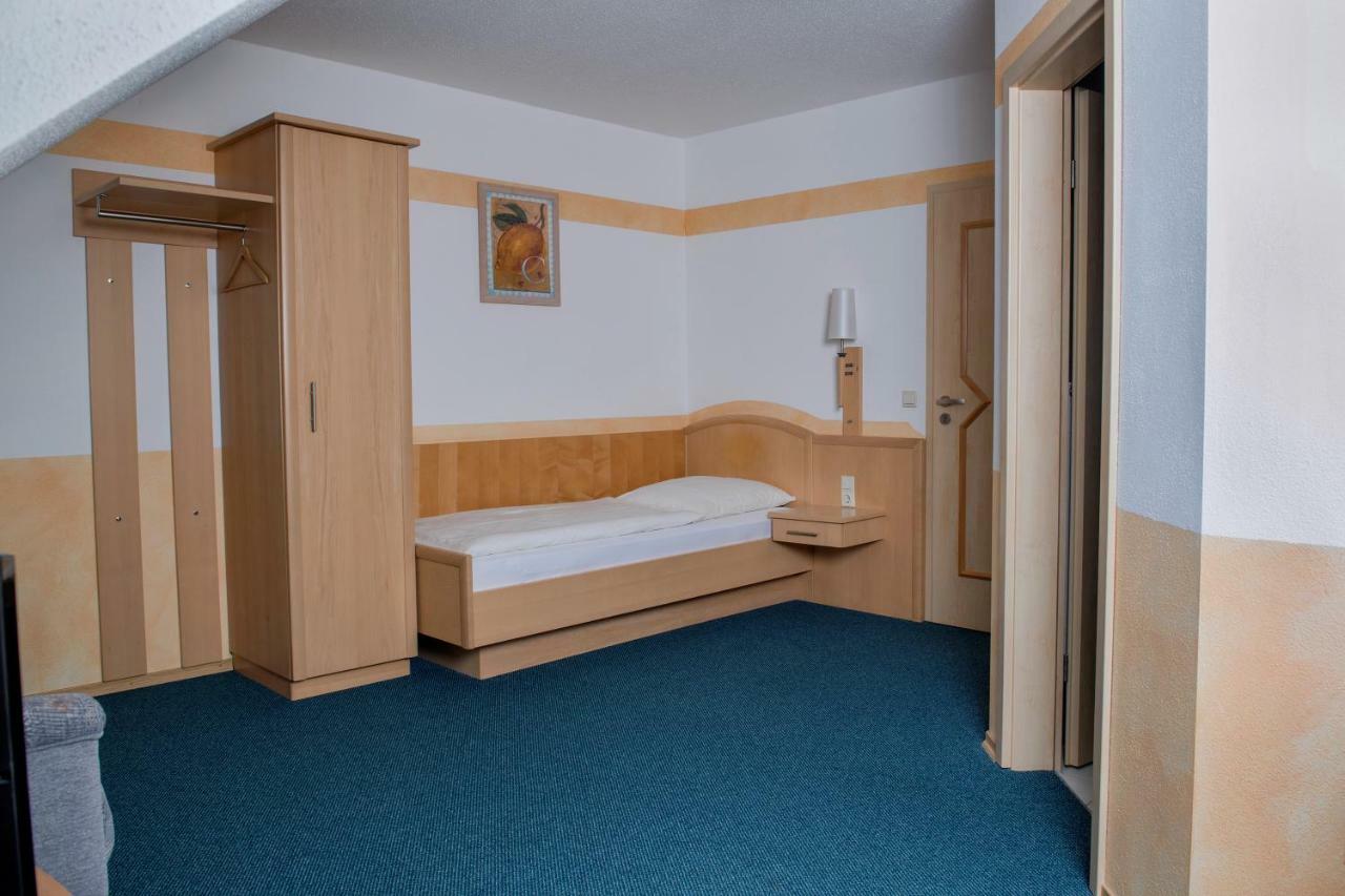 Hotel garni Hopfengold Wolnzach Exteriör bild